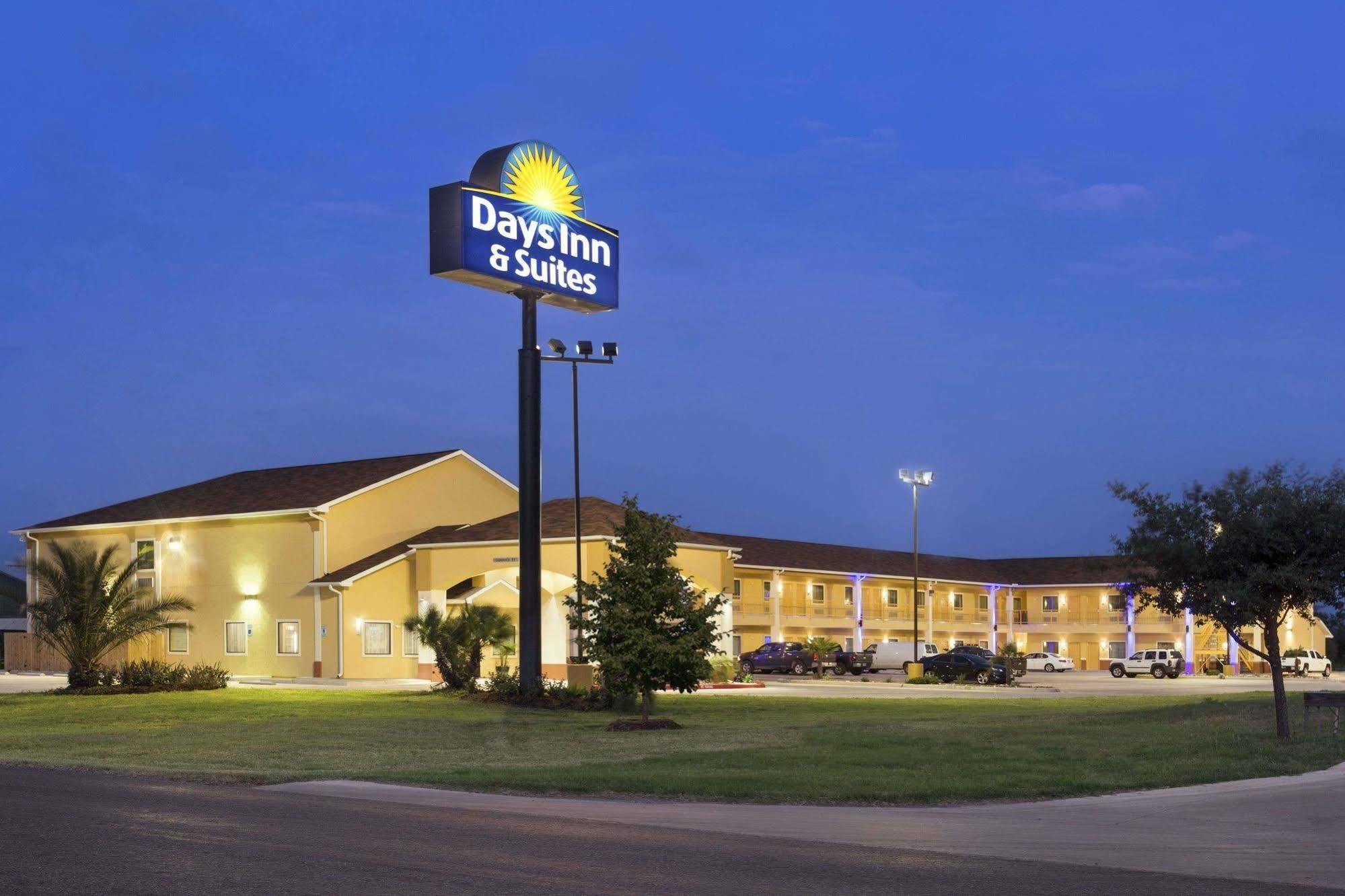 Days Inn Pearsall ภายนอก รูปภาพ